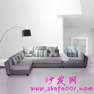 白色布艺沙发让你的家回复纯洁的年代